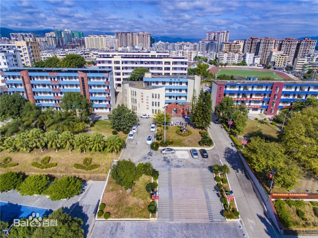 河源市和平縣和平中學采用了二用一備變頻恒壓供水裝置一套